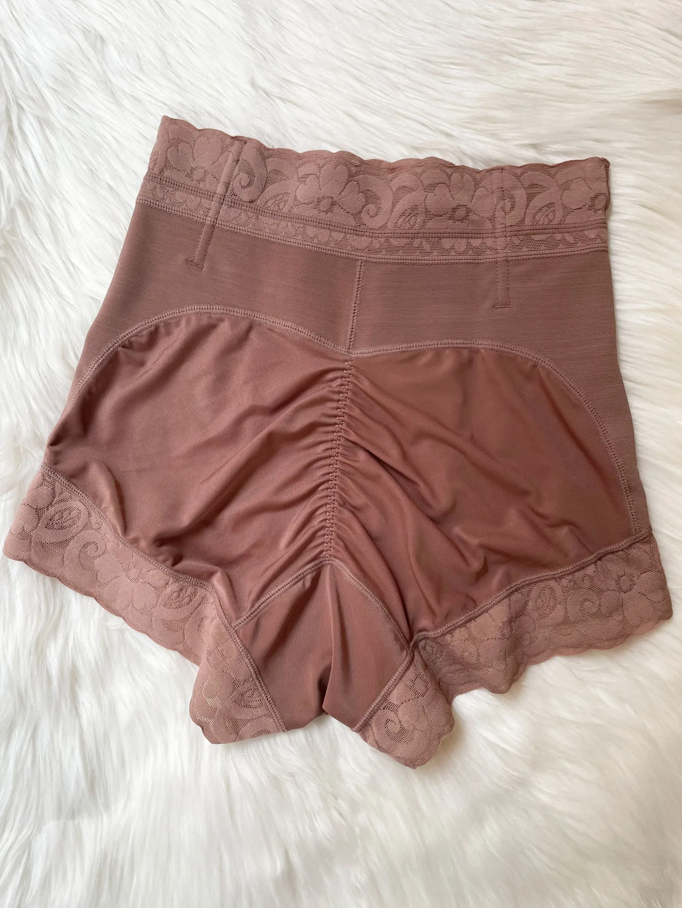 Shorty à dentelle gainant marron