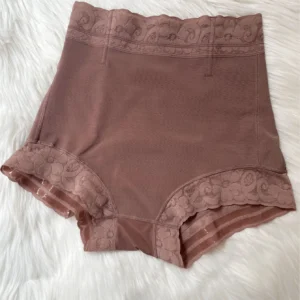 Shorty à dentelle gainant marron